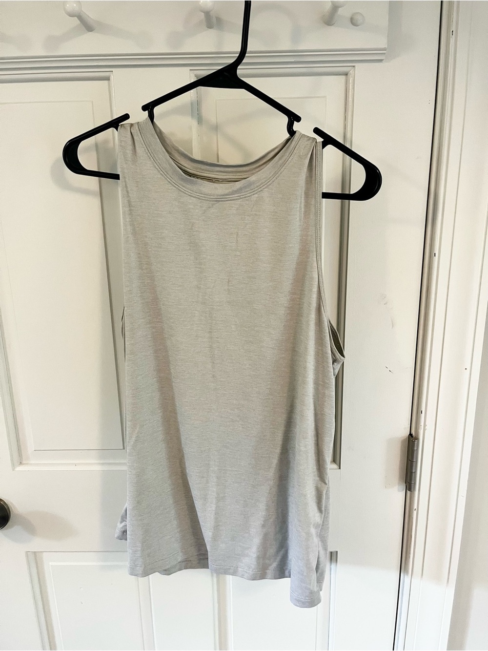 Fabletics Light Gray Sleeveless Crewneck Open Back Tank Top